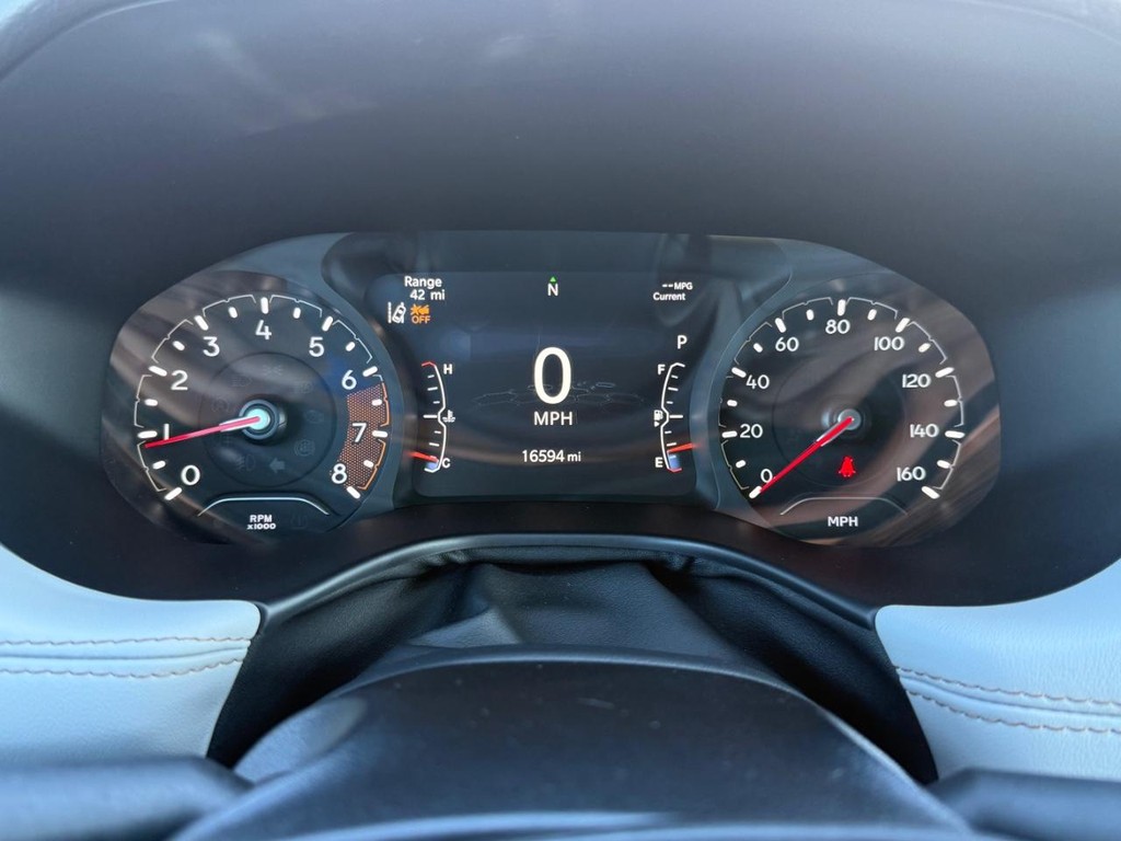 Jeep Compass Vehicle Full-screen Gallery Image 19