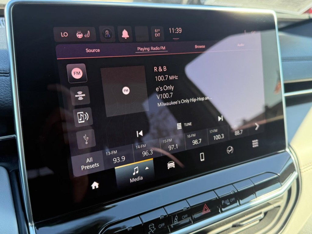 Jeep Compass Vehicle Full-screen Gallery Image 22