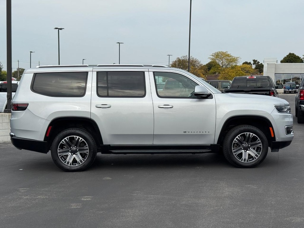Jeep Wagoneer Vehicle Full-screen Gallery Image 03