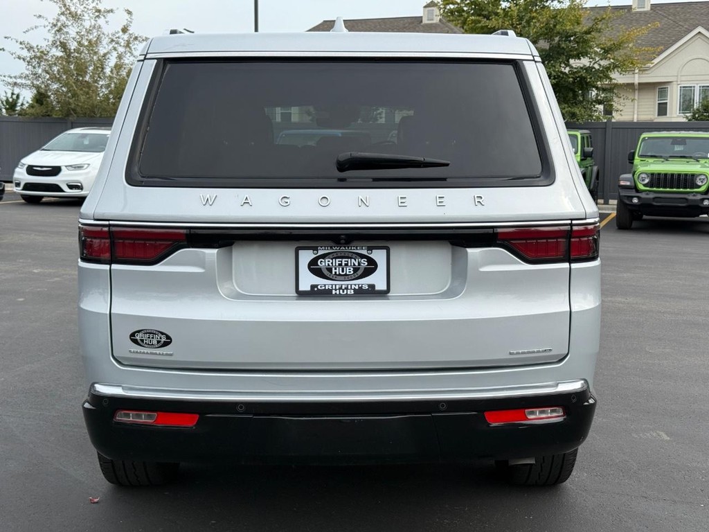 Jeep Wagoneer Vehicle Full-screen Gallery Image 05