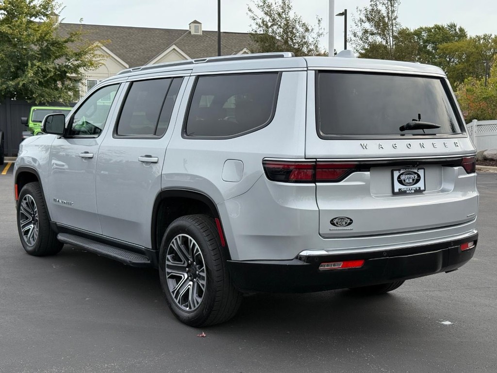 Jeep Wagoneer Vehicle Full-screen Gallery Image 06