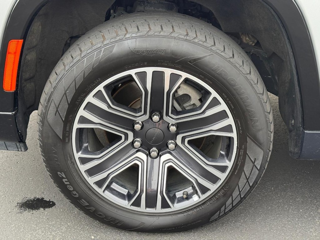 Jeep Wagoneer Vehicle Full-screen Gallery Image 08