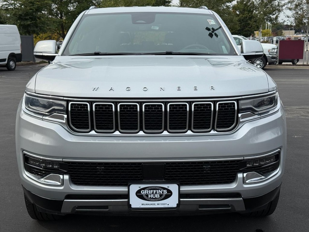 Jeep Wagoneer Vehicle Full-screen Gallery Image 10