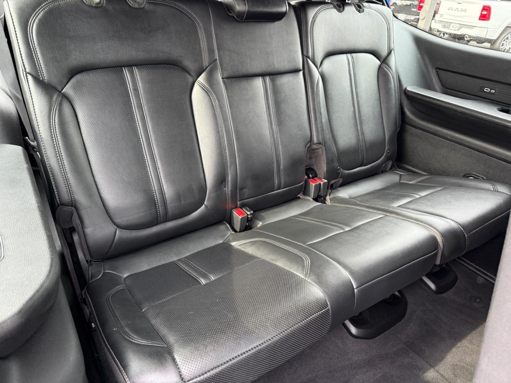 Jeep Wagoneer Vehicle Full-screen Gallery Image 11