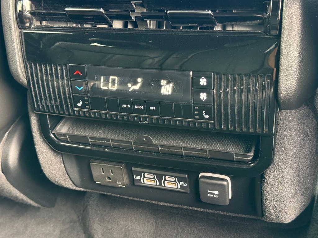 Jeep Wagoneer Vehicle Full-screen Gallery Image 13