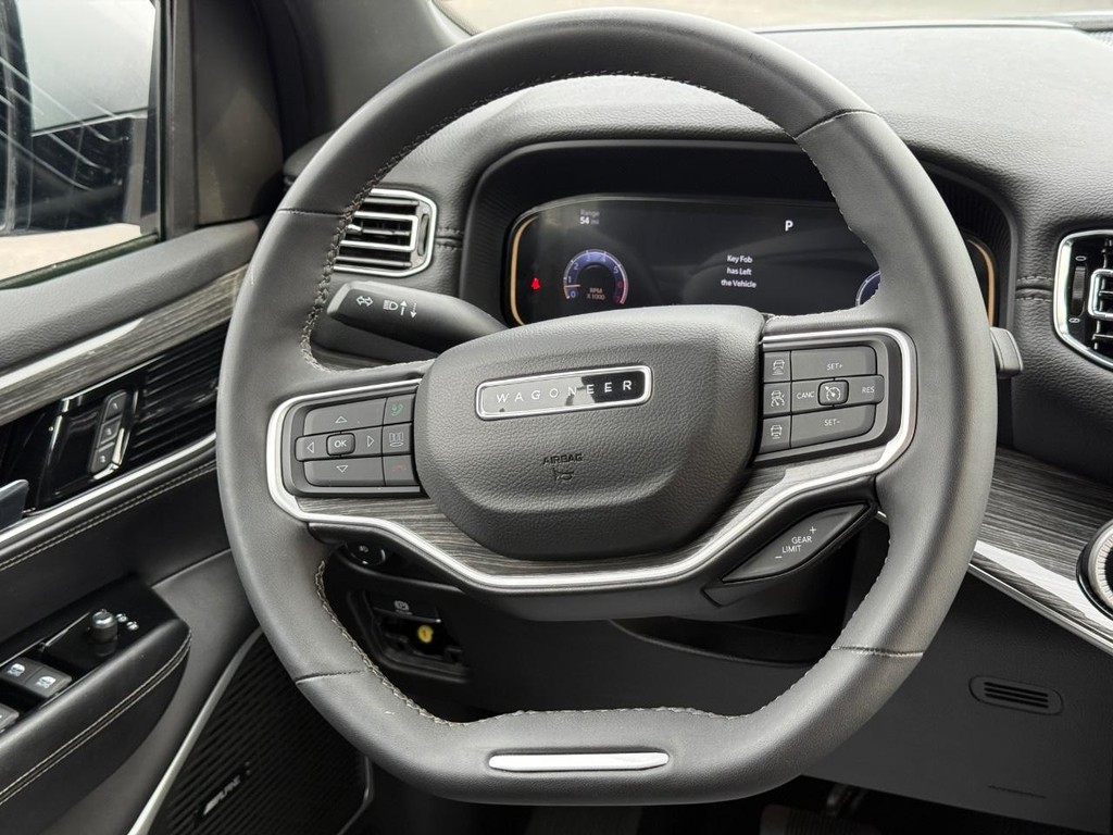 Jeep Wagoneer Vehicle Full-screen Gallery Image 15