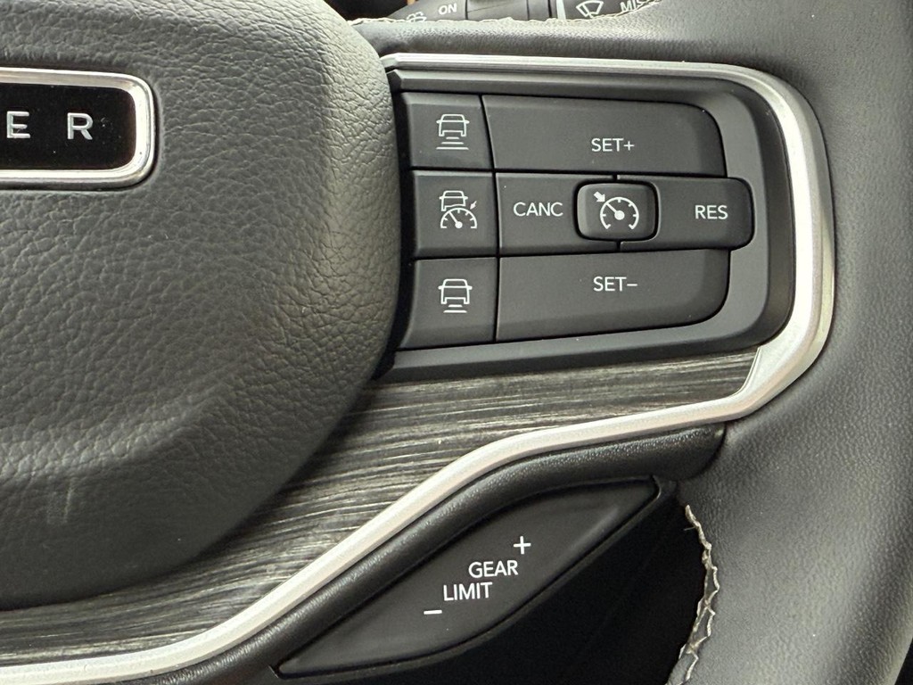 Jeep Wagoneer Vehicle Full-screen Gallery Image 17