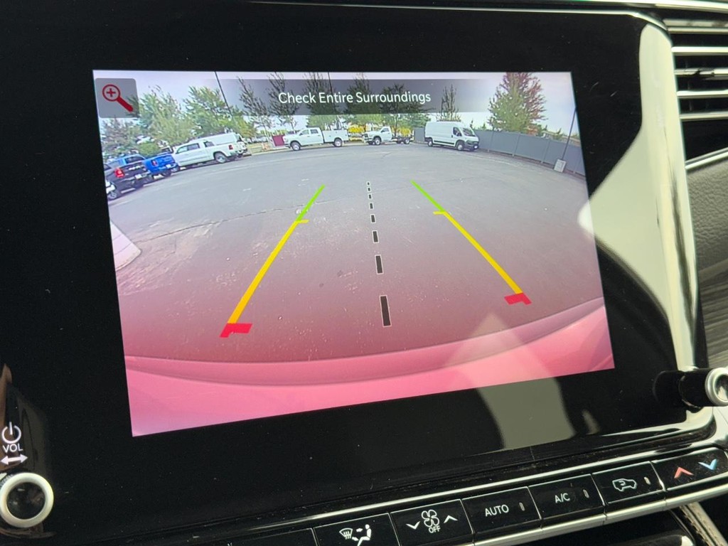 Jeep Wagoneer Vehicle Full-screen Gallery Image 21