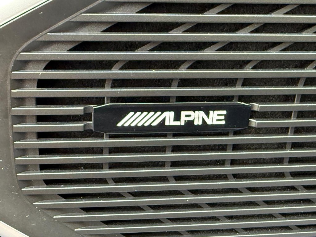 Jeep Wagoneer Vehicle Full-screen Gallery Image 28