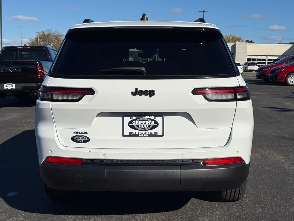 Jeep Grand Cherokee L Vehicle Full-screen Gallery Image 05