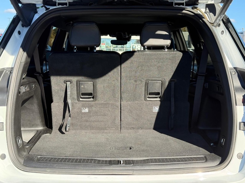 Jeep Grand Cherokee L Vehicle Full-screen Gallery Image 07