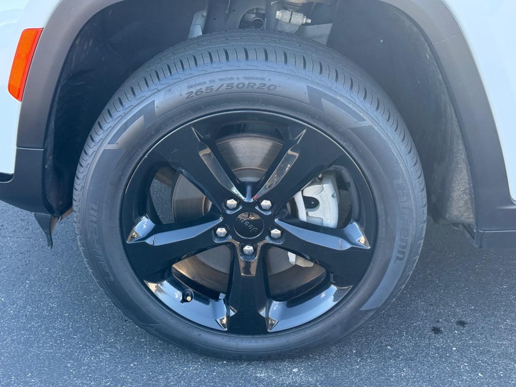 Jeep Grand Cherokee L Vehicle Full-screen Gallery Image 08