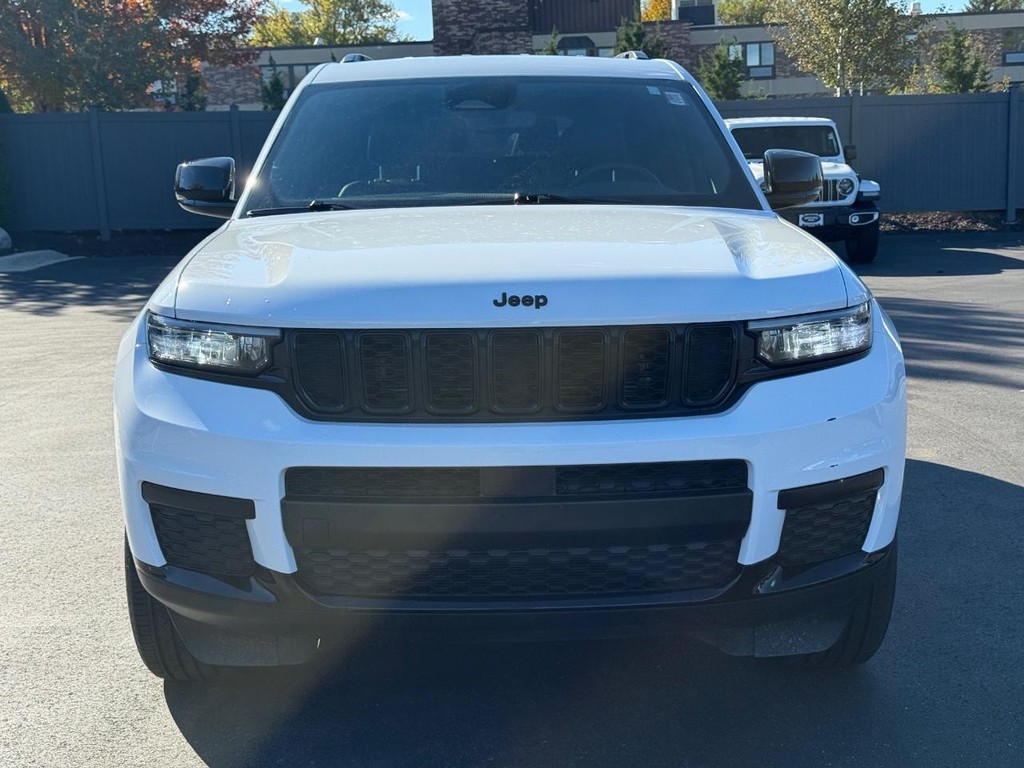 Jeep Grand Cherokee L Vehicle Full-screen Gallery Image 10