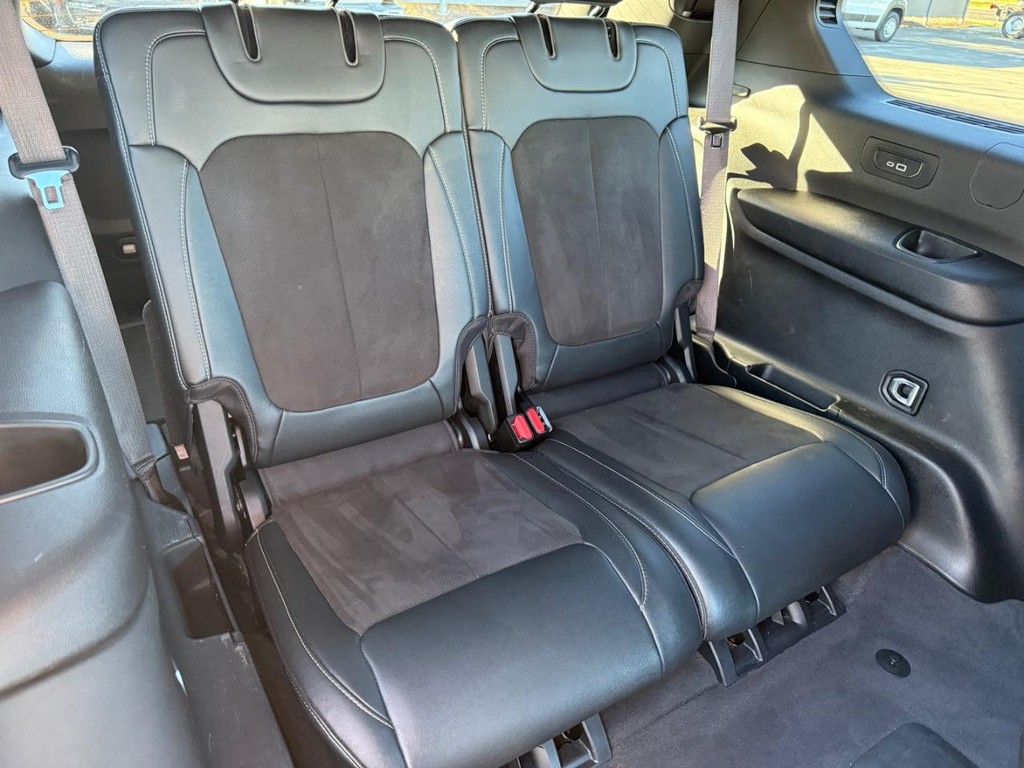 Jeep Grand Cherokee L Vehicle Full-screen Gallery Image 11