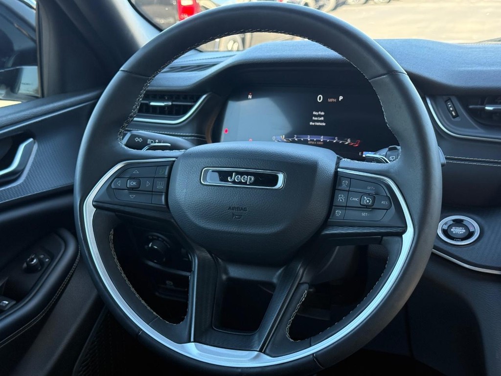 Jeep Grand Cherokee L Vehicle Full-screen Gallery Image 14