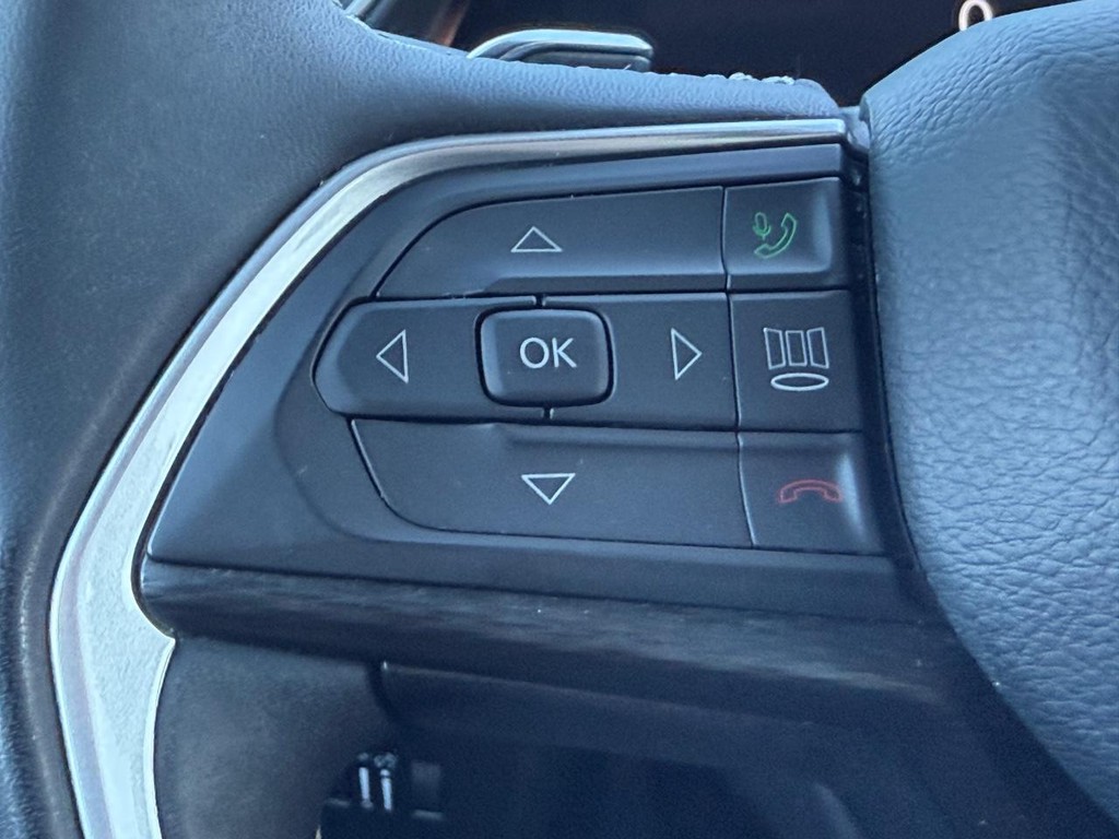 Jeep Grand Cherokee L Vehicle Full-screen Gallery Image 15