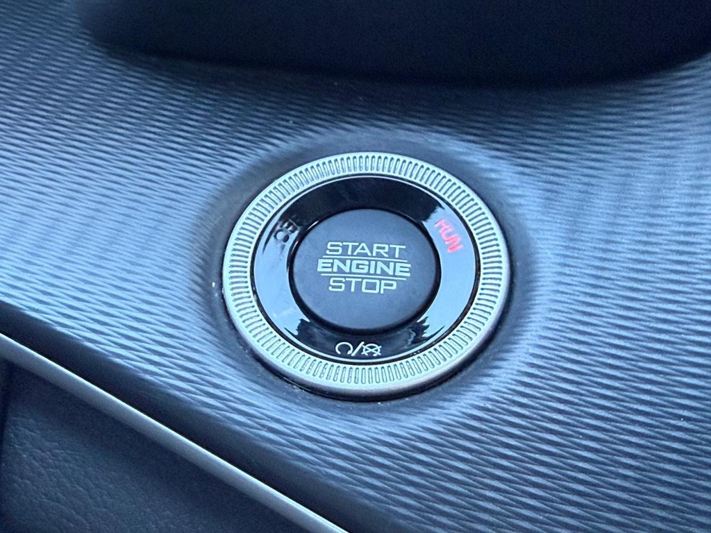 Jeep Grand Cherokee L Vehicle Full-screen Gallery Image 17