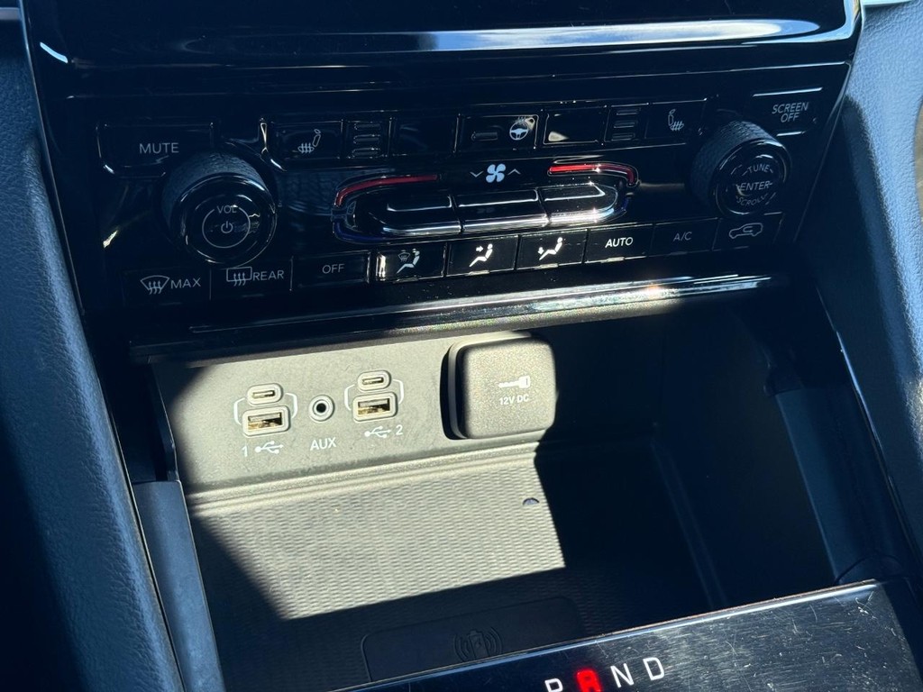 Jeep Grand Cherokee L Vehicle Full-screen Gallery Image 21