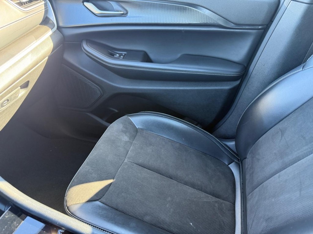 Jeep Grand Cherokee L Vehicle Full-screen Gallery Image 23