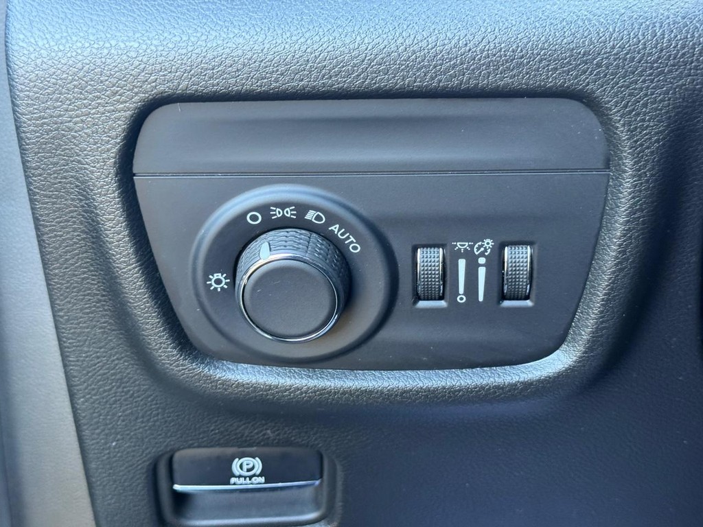 Jeep Grand Cherokee L Vehicle Full-screen Gallery Image 25