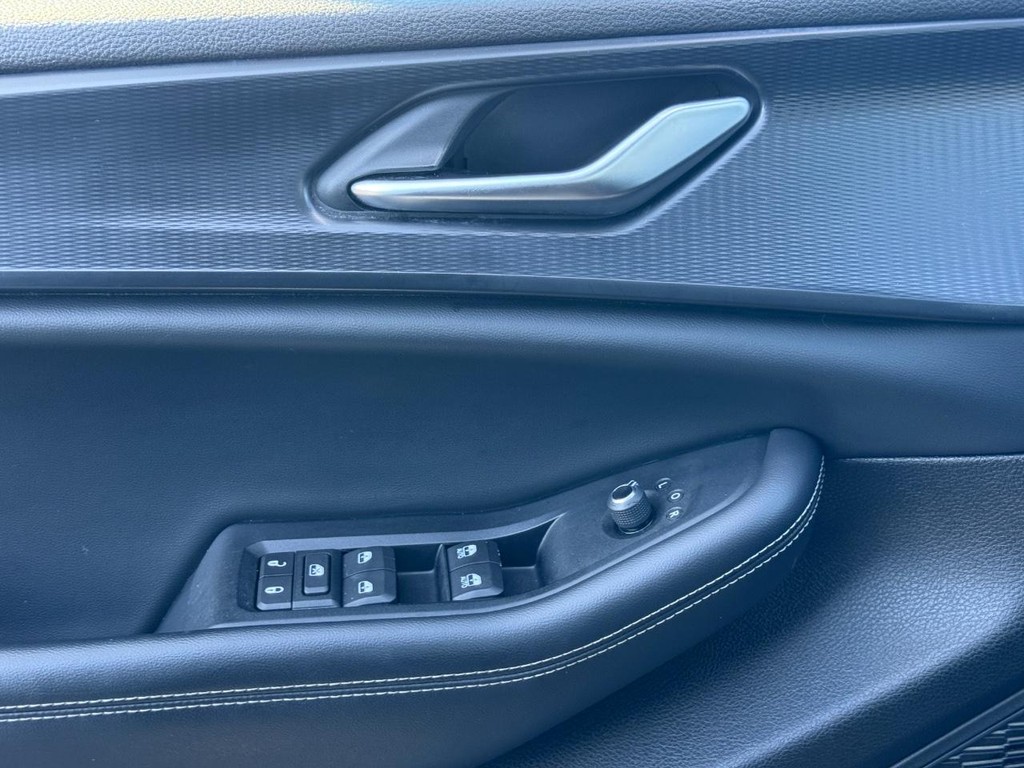 Jeep Grand Cherokee L Vehicle Full-screen Gallery Image 26