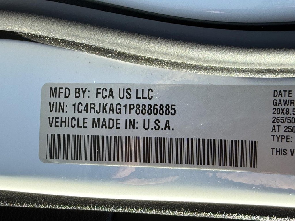 Jeep Grand Cherokee L Vehicle Full-screen Gallery Image 28