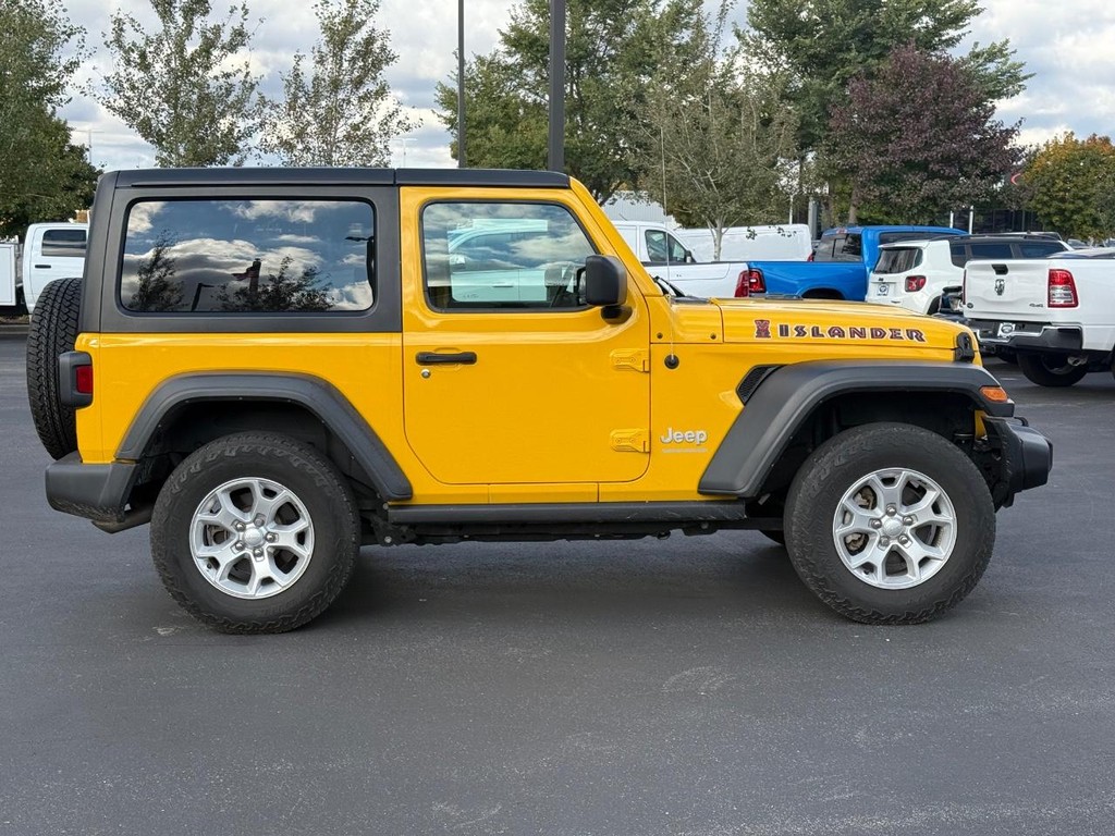 Jeep Wrangler Vehicle Full-screen Gallery Image 03