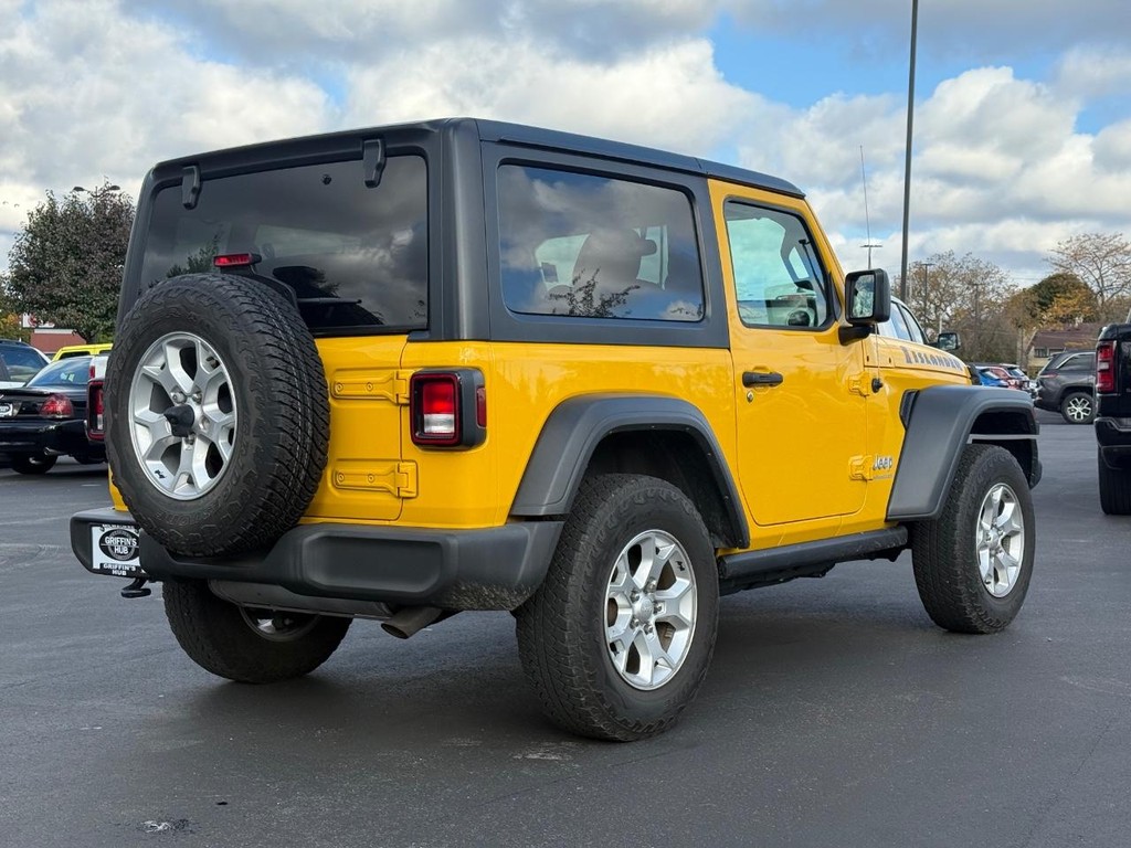 Jeep Wrangler Vehicle Full-screen Gallery Image 04