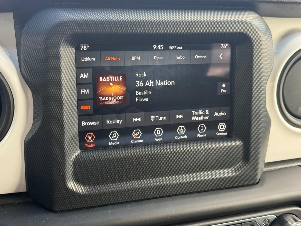 Jeep Wrangler Vehicle Full-screen Gallery Image 17