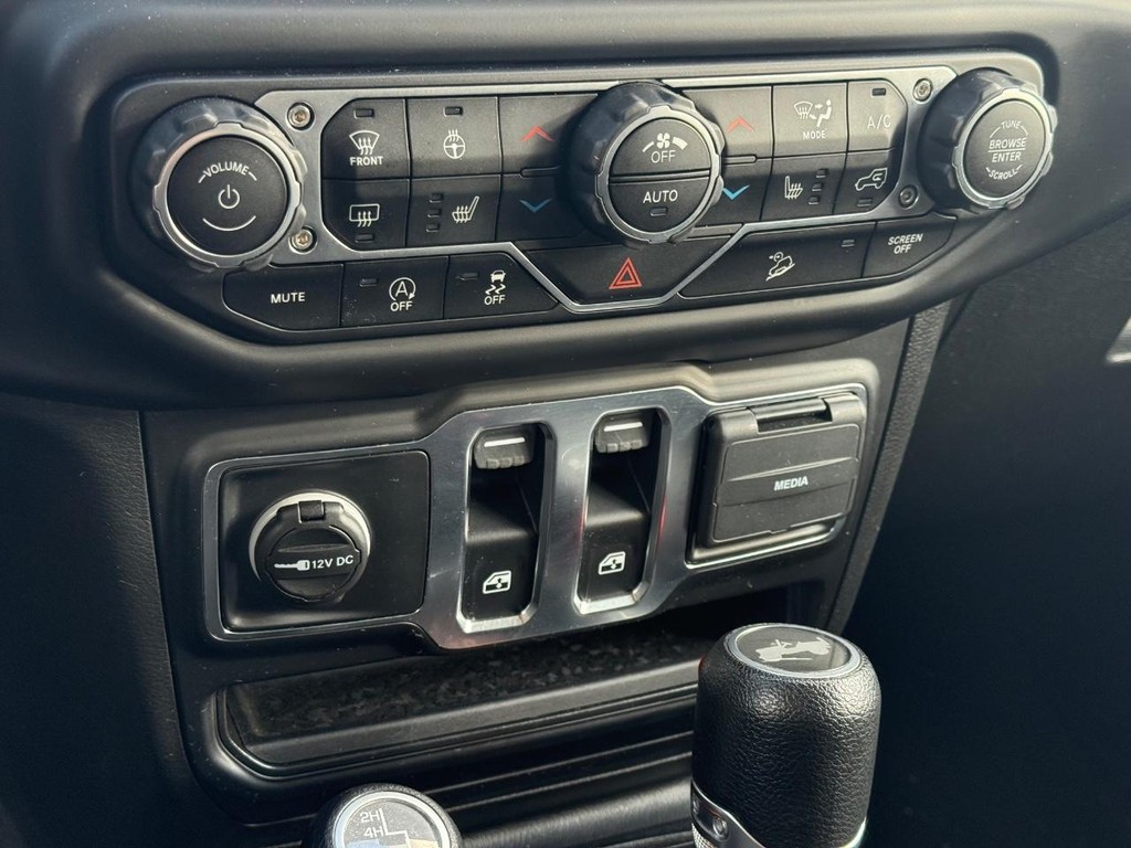 Jeep Wrangler Vehicle Full-screen Gallery Image 20