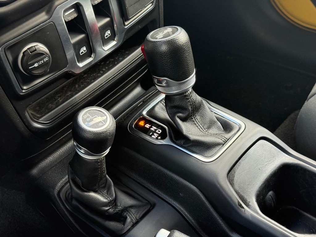 Jeep Wrangler Vehicle Full-screen Gallery Image 21