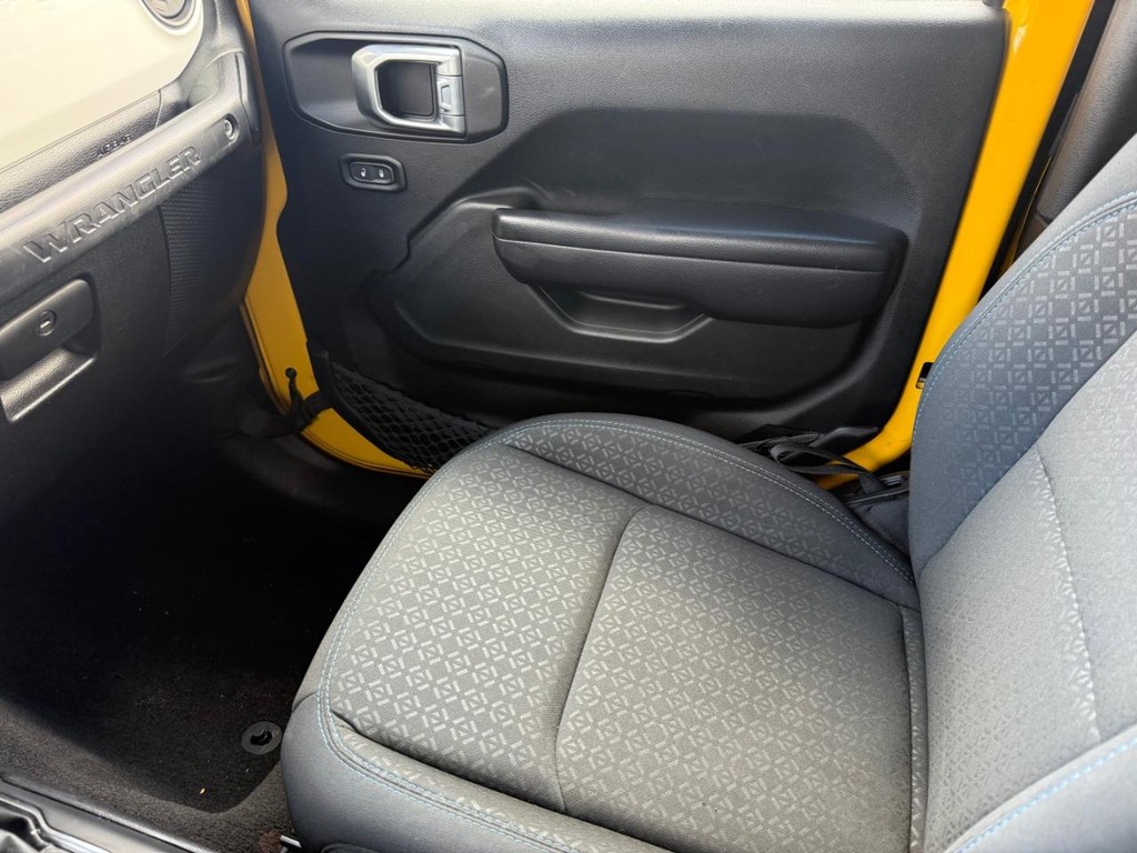 Jeep Wrangler Vehicle Full-screen Gallery Image 22