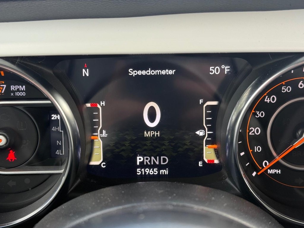 Jeep Wrangler Vehicle Full-screen Gallery Image 23