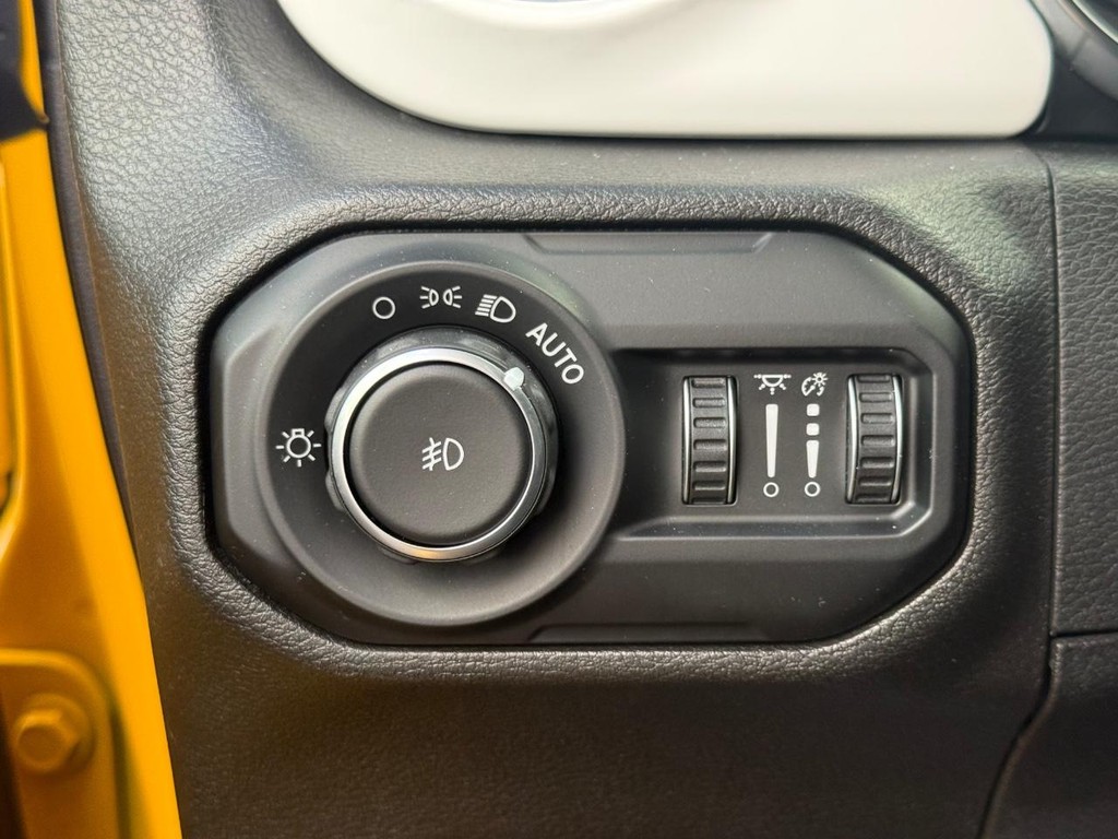 Jeep Wrangler Vehicle Full-screen Gallery Image 24