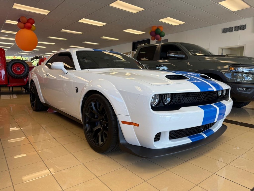 Dodge Challenger Vehicle Full-screen Gallery Image 02