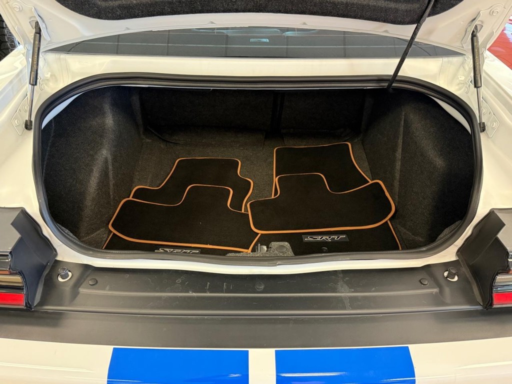 Dodge Challenger Vehicle Full-screen Gallery Image 04