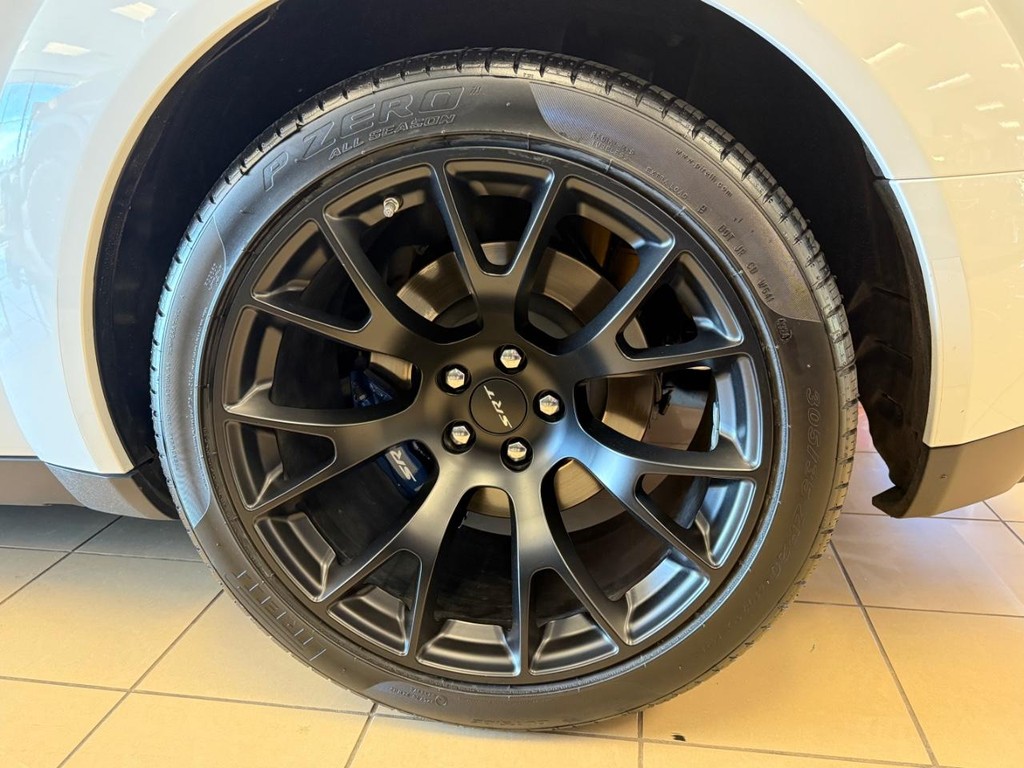 Dodge Challenger Vehicle Full-screen Gallery Image 07