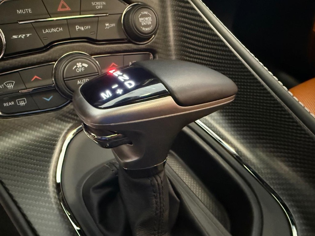 Dodge Challenger Vehicle Full-screen Gallery Image 19