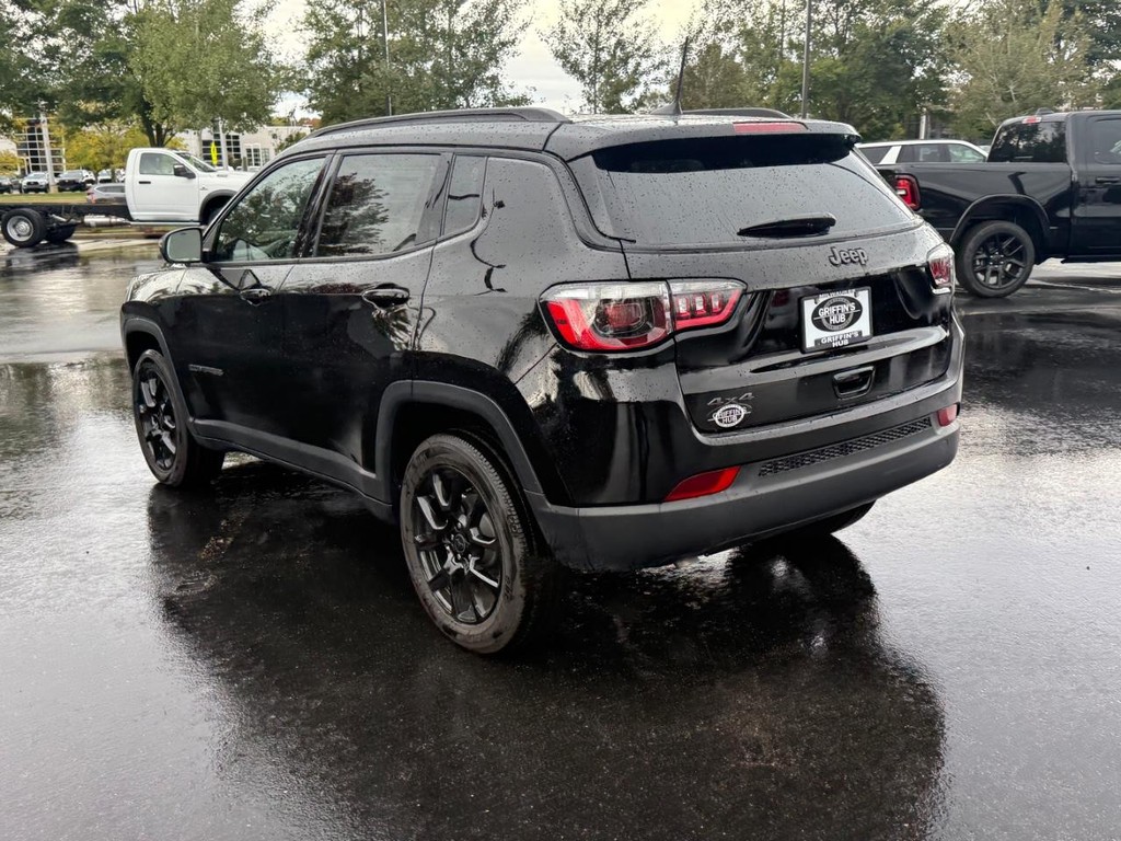 Jeep Compass Vehicle Full-screen Gallery Image 03