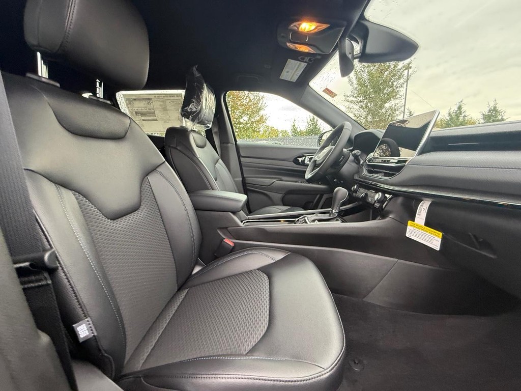 Jeep Compass Vehicle Full-screen Gallery Image 06