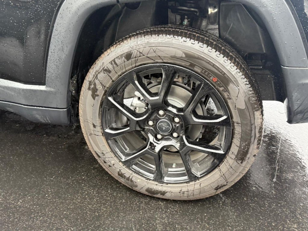 Jeep Compass Vehicle Full-screen Gallery Image 07