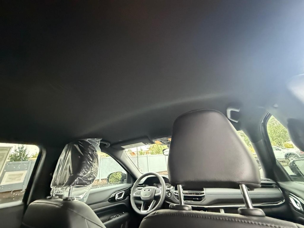 Jeep Compass Vehicle Full-screen Gallery Image 10