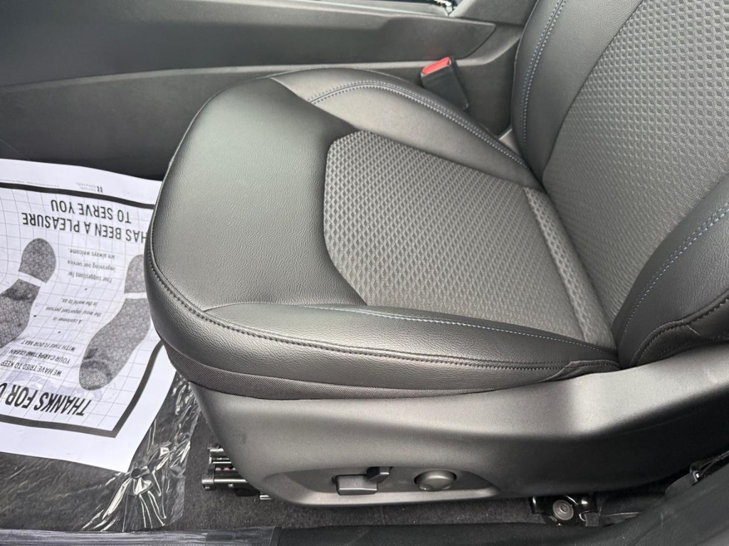 Jeep Compass Vehicle Full-screen Gallery Image 12