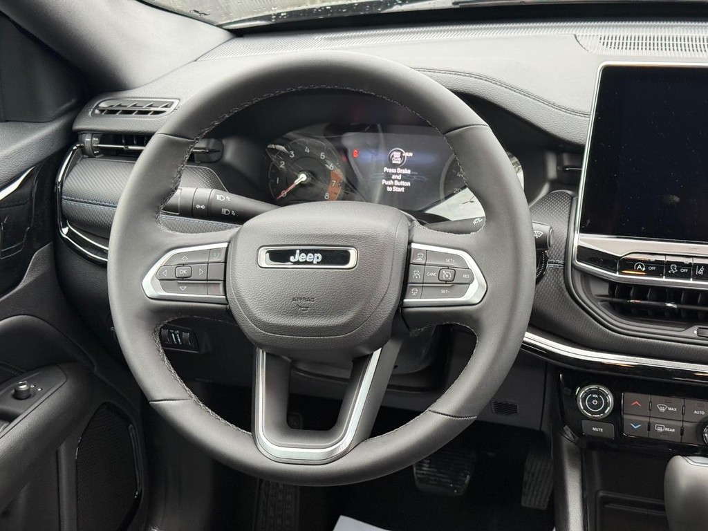 Jeep Compass Vehicle Full-screen Gallery Image 14