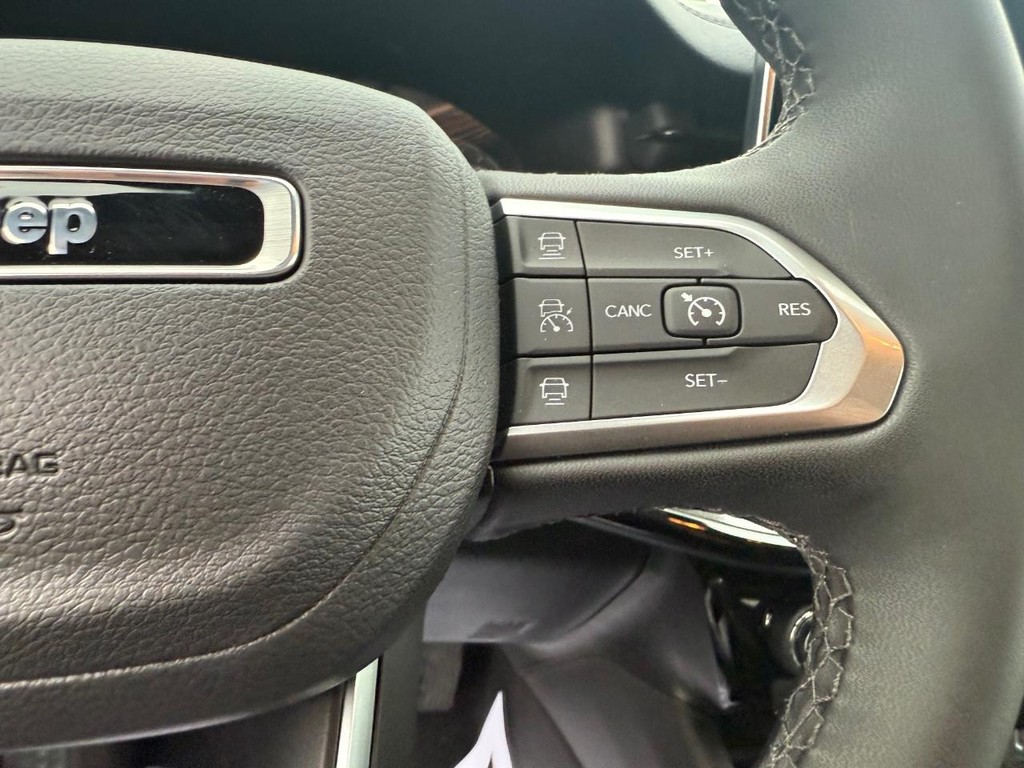 Jeep Compass Vehicle Full-screen Gallery Image 19