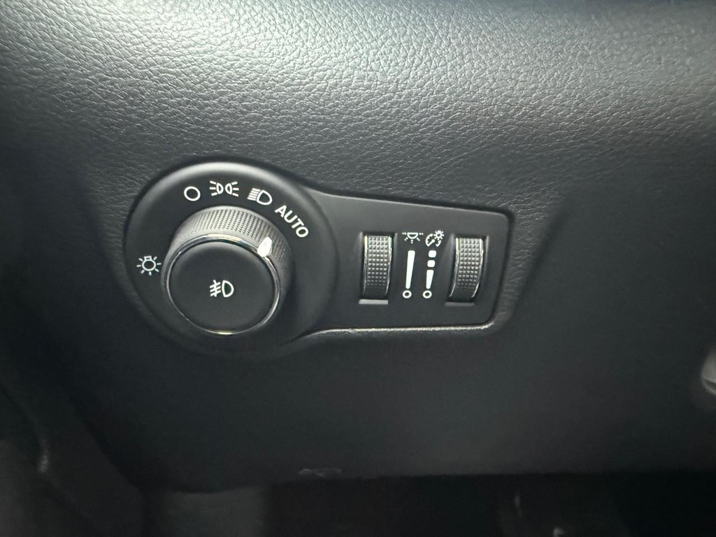 Jeep Compass Vehicle Full-screen Gallery Image 25