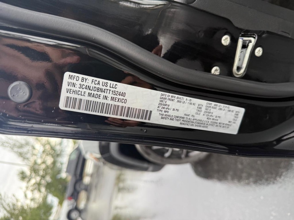 Jeep Compass Vehicle Full-screen Gallery Image 28