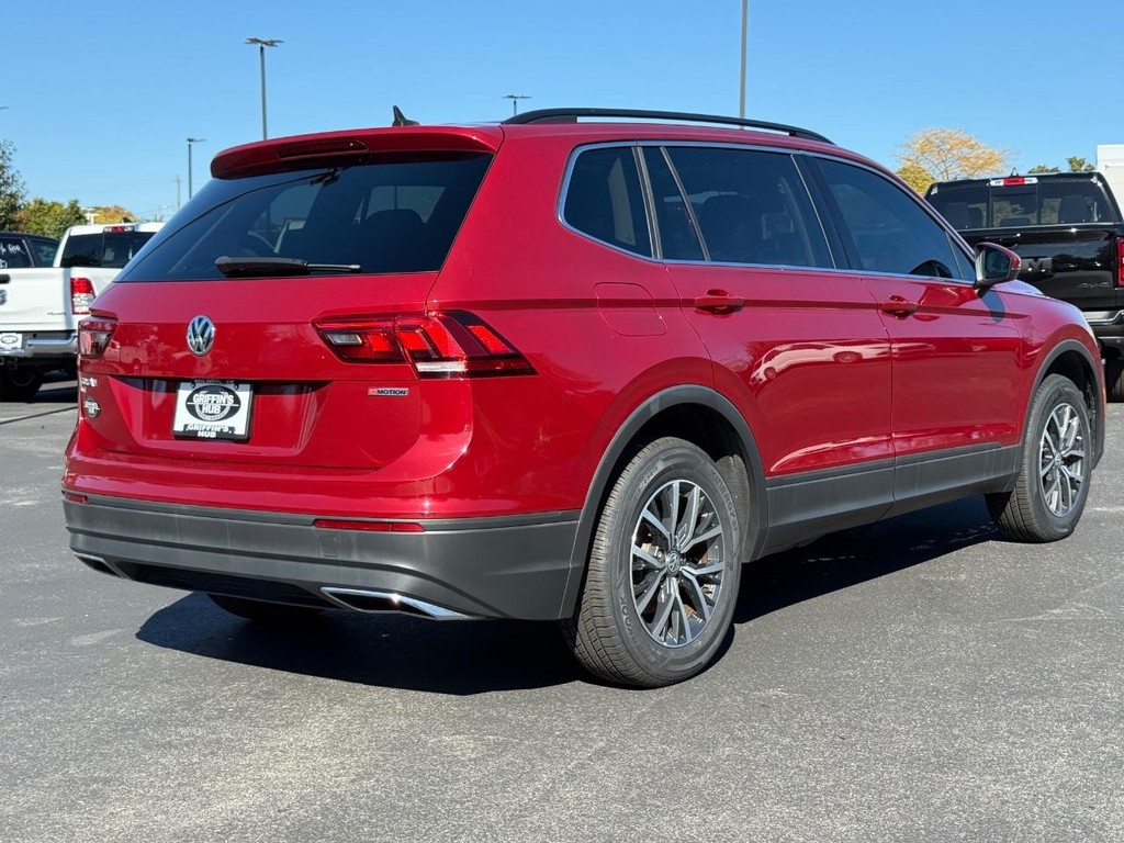 Volkswagen Tiguan Vehicle Full-screen Gallery Image 04