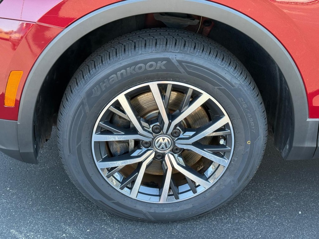 Volkswagen Tiguan Vehicle Full-screen Gallery Image 08