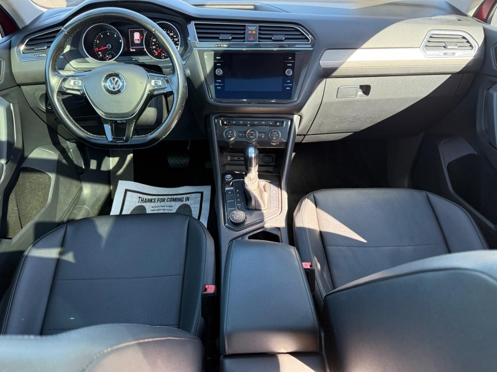 Volkswagen Tiguan Vehicle Full-screen Gallery Image 13